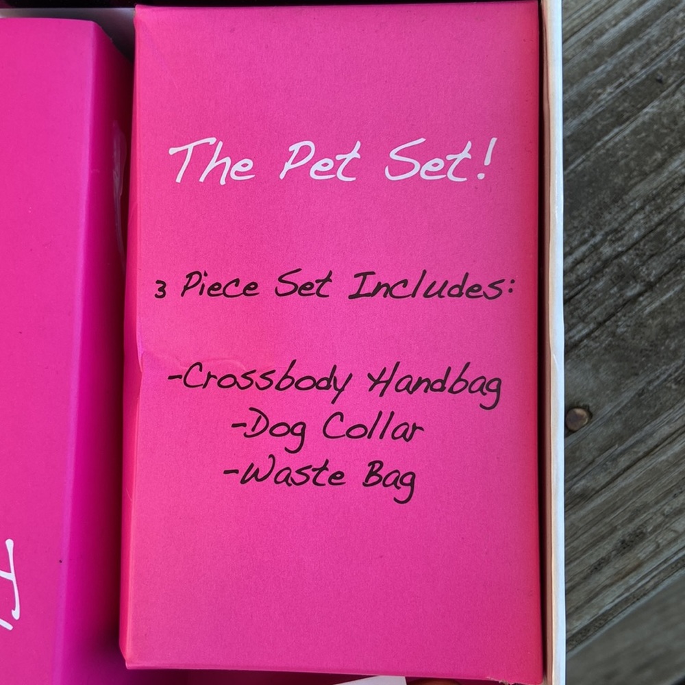 New! Betsey Johnson The Pet Set 3 Pieces: Crossbody Bag + Dog Collar + Waste Bag - Picture 10 of 11